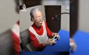 مهارت باورنکردنی پیرزن ۹۰ ساله در بازی‌های رایانه‌ای