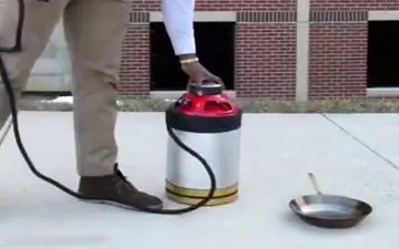 بلندگویی که یک آتش نشان پرقدرت است!+فیلم