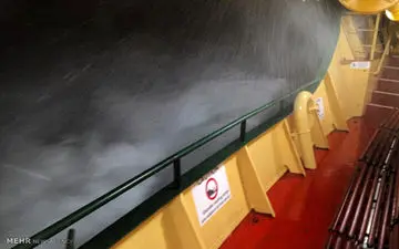 امواج سه متری در خلیج فارس/بارندگی و گرد و خاک در غرب کشور