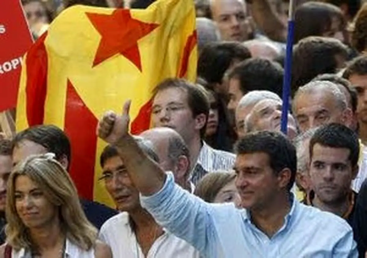 تظاهرات ساکنان بارسلون علیه جدایی از اسپانیا