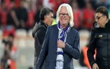 سرمربی استقلال وارد تهران شد