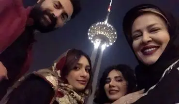 سلفی جدید یهاره رهنما و همسرش با برج معروف