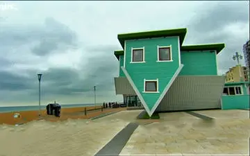 این خانه‌ به‌خاطر واژگونی‌اش در دنیا معروف شد!