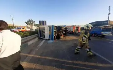 28 کشته و مصدوم در تصادف خونین اتوبوس و مینی بوس در اتوبان ساوه