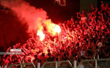 رقص پرچم‌های سرخ در خیابان‌های تهران
