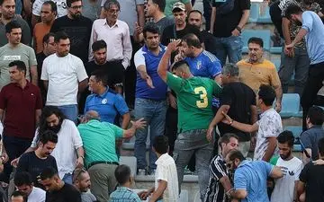 نکونام در پی دیدار با هوادارانی که در تمرین استقلال کتک خوردند 