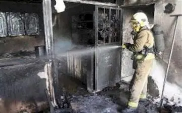 جدال 13 زن و مرد و کودک در ساختمان آتشین