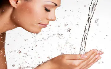 اشتباهات بزرگ در شست و شوی صورت که هرگز نمی دانستید!!