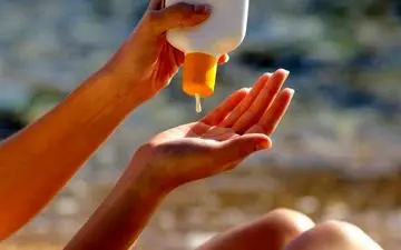 آیا ضد آفتاب رنگ پوست را روشن خواهد کرد؟

