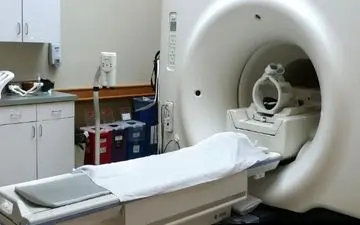 چرا بیمار موقع گرفتن اسکن MRI نباید هیچ شیء فلزی همراه داشته باشد؟