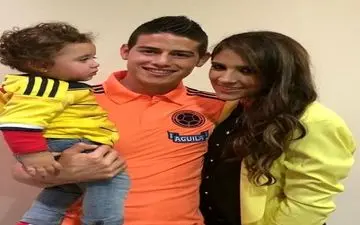 ستاره مطرح فوتبال همسرش را طلاق داد