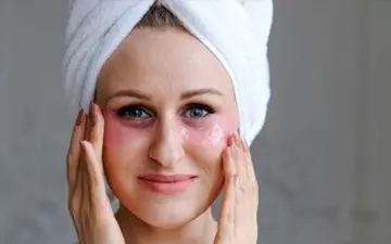 برای کاهش پف صورت این غذاها را نخورید
