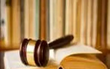 هم اتاقی مزاحم به دام افتاد !