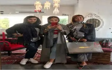 سلفی آینه ای دنیا مدنی و دوستان مدلش (عکس)