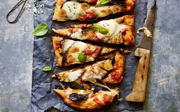 گوجه بادمجان پیتزایی، یک غذای خوشمزه و متفاوت! + ویدئو