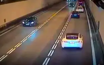 
مرگ یک راننده متخلف بر اثر تصادف شاخ به شاخ در تونل+ فیلم