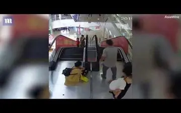 بلعیده شدن وحشتناک دست دختربچه چینی در پله برقی