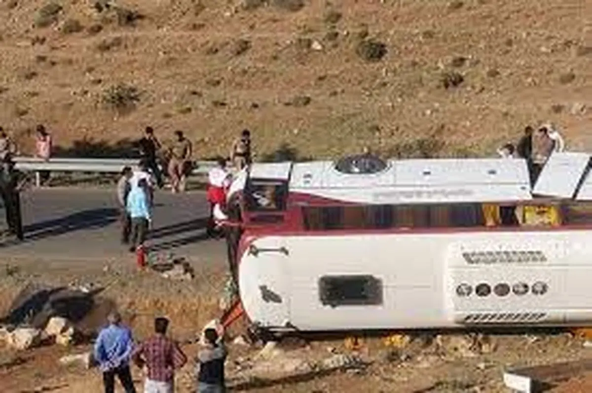 واژگونی وحشتناک اتوبوس زاهدان - اصفهان در یزد + اسامی مسافران 