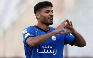 استقلال به دنبال تمدید با ستاره خط حمله‌اش
