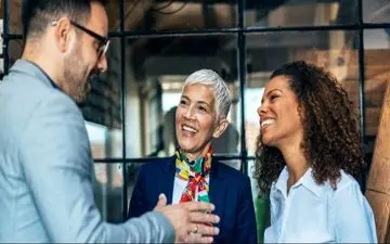 ۸عبارت که گفتن آنها شما را در نظر دیگران کم‌هوش جلوه می‌دهند
