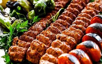 دوربین رستوران فاش کرد|  بازداشت کباب پز به خاطر دزدیدن کباب!