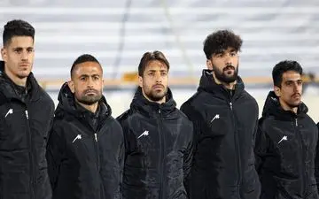 یک ستاره از دست آبی‌ها پرید