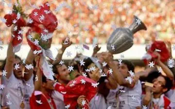 تبعیت سرخپوشان از فرمول قهرمانی