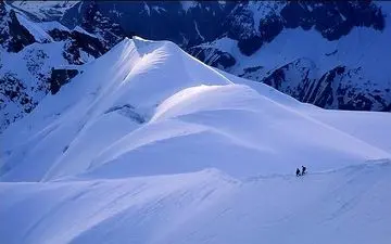 لحظات هیجان انگیز اسکی در کوههای آلپ + فیلم