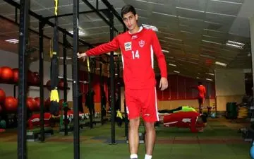 افشاگری ستاره پرسپولیس علیه کرمانشاهی ؛ اعتراف عجیب بازیکنان فولاد آبروی داور را برد