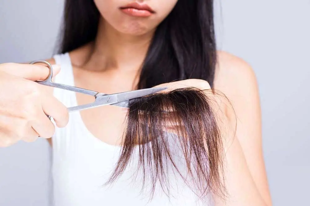 کوتاه کردن انتهای مو برای رفع موخوره| روش های درمان موخوره