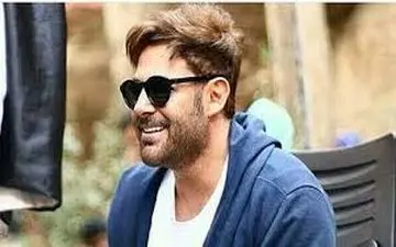  محمدرضا گلزار در کنار مادربزرگش