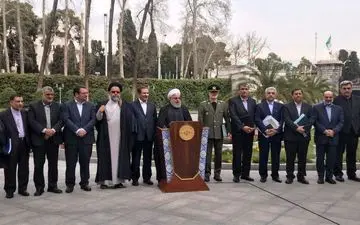 لحظه ای از توطئه‌های دشمن و مشکلات مردم غفلت نمی کنیم