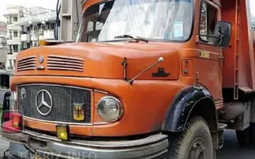 له شدن پسر بچه 7 ساله زیر لاستیک کامیون پدرش