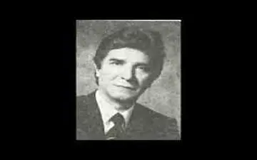 تیپ متفاوت سالار عقیلی و همسرش درمراسم یادبود مرحوم نادر گلچین