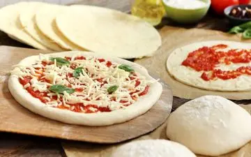 طرز تهیه خمیر پیتزای صربستانی خانگی (فیلم آموزش کامل)