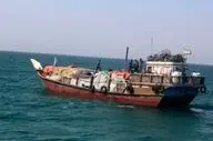 توقیف لنج متخلف با ۵۰۰ میلیارد ریال کالای ممنوعه در آبهای بوموسی