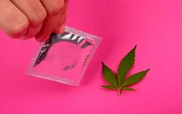 ماری جوانا روی رابطه جنسی تاثیر میذاره؟ فوایدش بیشتره یا عوارضش؟