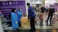 اهدای گل به مدافعان سلامت توسط نیروهای شهربان