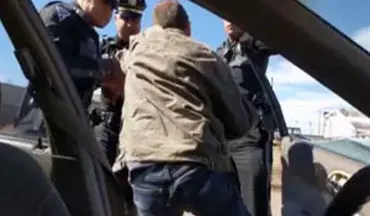 رفتار عجیب پلیس آمریکا با یک راننده متخلف +فیلم 