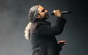 مازیار فلاحی به همراه دوستانش در بک استیج (عکس)