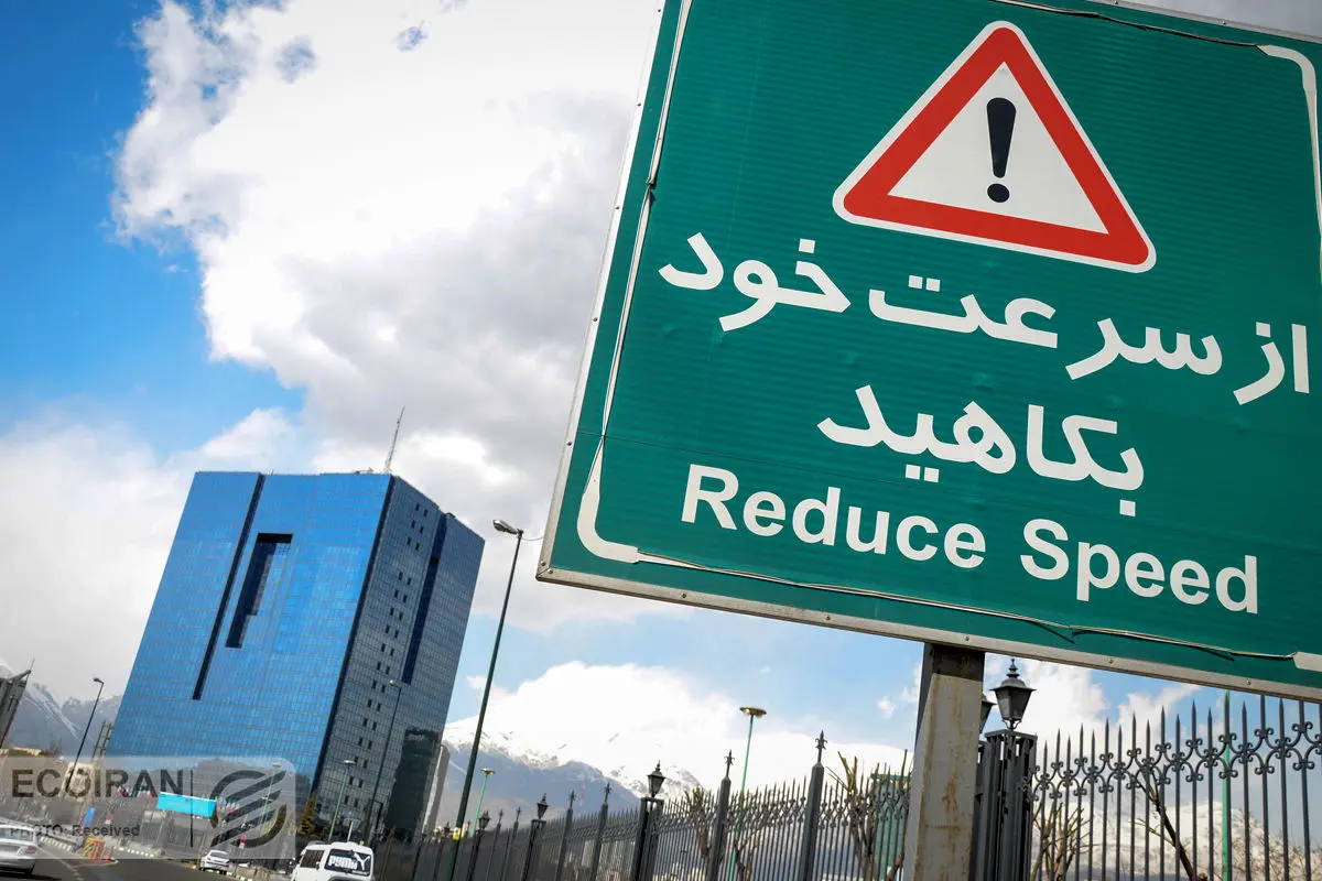   نرخ بهره کاهش یافت؛ بانک‌ها لای منگنه 