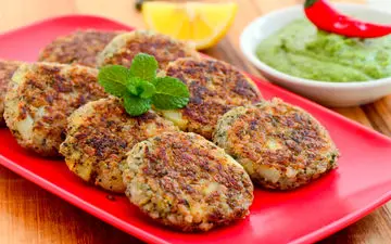 طرز تهیه کوکو سوسیس؛ شام فوری و خوشمزه با طعمی متفاوت