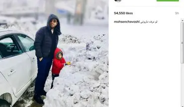 عکس|برف بازی خواننده جنجالی پاپ همراه با فرزندش! 