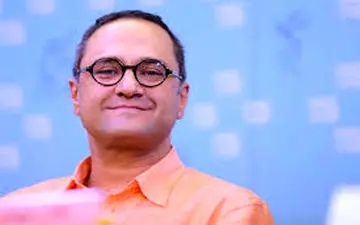 پوشش و گریم متفاوت رامبد جوان در «قانون مورفی»