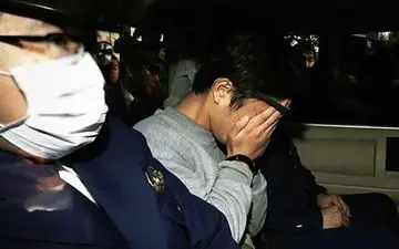 مردی خواهر و همسرش را با شمشیر به قتل رساند+ عکس