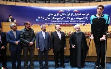 بلندقامت ترین مرد والیبال ایران در کنار رئیس جمهور