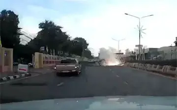 فیلم لحظه سقوط و انفجار دکل برق