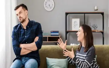 ۷نشانه که دارید با یک پسربچه نابالغ قرار می‌گذارید
