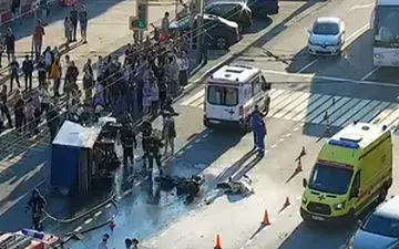 انفجار مرگبار موتورسیکلت پس از تصادف با کامیون + فیلم