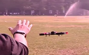 هدایت پهپاد با حرکات دست ممکن شد + فیلم